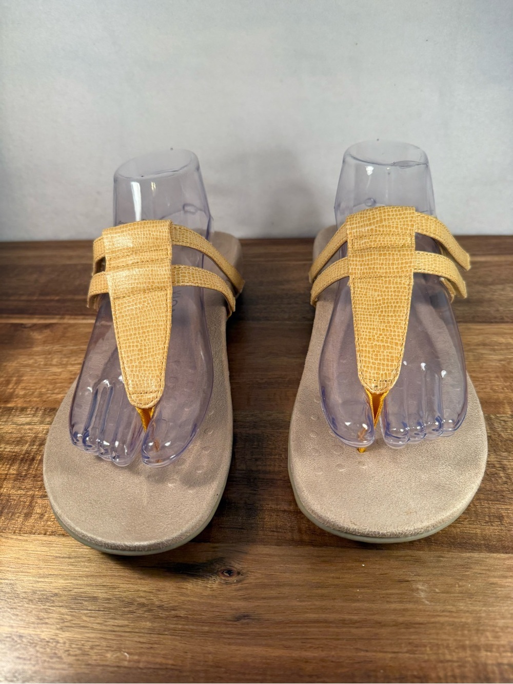 Vionic Women's Rest Elvia Toe Post Slide Orthotic Sandals Yellow Size 9